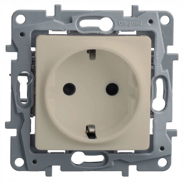 Розетка 1-м СП Etika 16А IP20 2P+E немецк. стандарт винтов. клеммы сл. кость IEK 672324