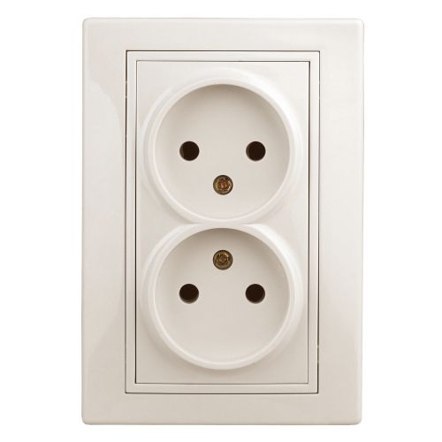 Розетка 2-м СП Plano 1-204-02 16А IP20 250В 2х2P сл. кость Intro Б0053905