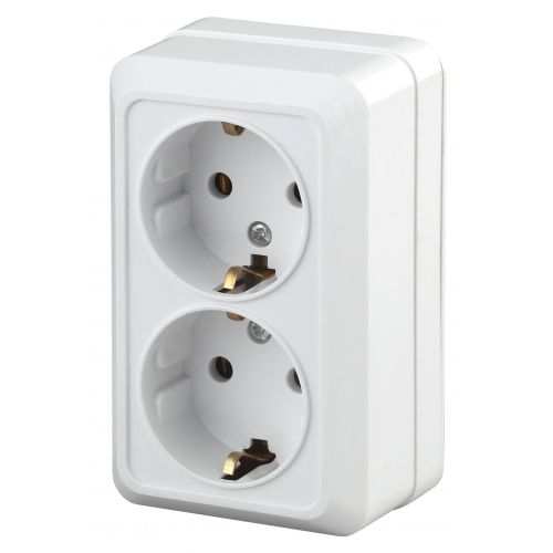 Розетка 2-м ОП Quadro 2-204-01 16А IP20 250В 2х2P+E Schuko бел. Intro Б0053800