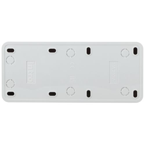 Розетка 3-м ОП Quadro 2-206-01 16А IP20 250В 3х2P+E бел. Intro Б0053819