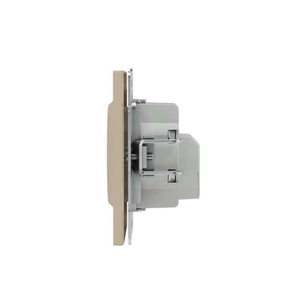 Розетка силовая KANT 2P+E без шторки ванильн. марципан DKC 7015033