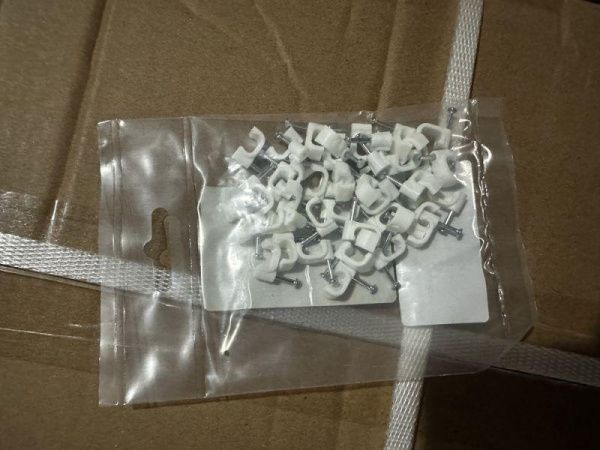 Скоба плоская d8мм V02-6W-2-08-050 пластик. (уп.50шт) Volsten 9560