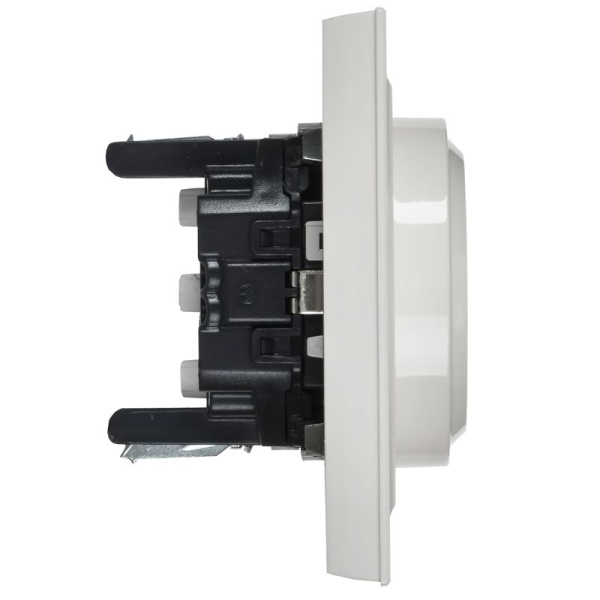 Розетка 2-м BRITE РС22-3-БрБ 16А IP20 с заземл. без защ. штор. безвинтов. крепл. в сборе бел. IEK BR-R21-16-1-K01-F