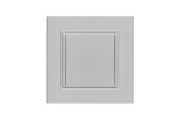 Розетка 1-м с крышкой Karea LINE STAR с заземл. жемчуж. Makel 86100029