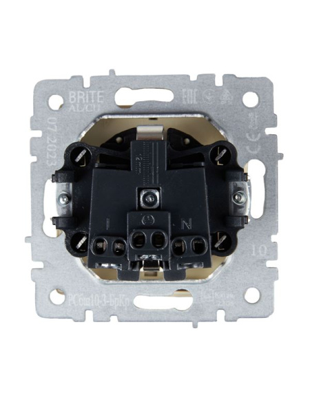 Розетка BRITE РСбш10-3-БрКр 16А IP20 с заземл. защ. шторки с крышкой механизм беж. IEK BR-R16-16-K10