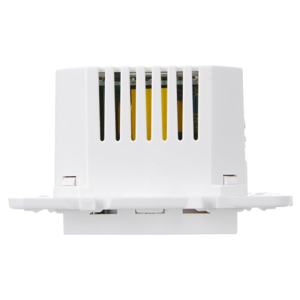Розетка SKANDY 18Вт 16А с заземл. защ. шторки с USB C SK-R17W арктич. бел. IEK SK-R14-16-U14-018-K01