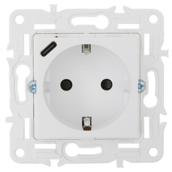 Розетка SKANDY 18Вт 16А с заземл. защ. шторки с USB C SK-R17W арктич. бел. IEK SK-R14-16-U14-018-K01