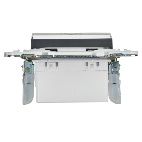 Кнопка звонка SKANDY 10А SK-V17T для отелей с индикацией титан IEK SK-V14-2-10-K48