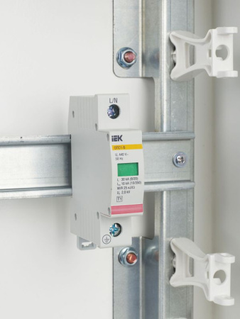 Ограничитель перенапряжения ОПС1-B 1P KARAT IEK MOP20-1-B