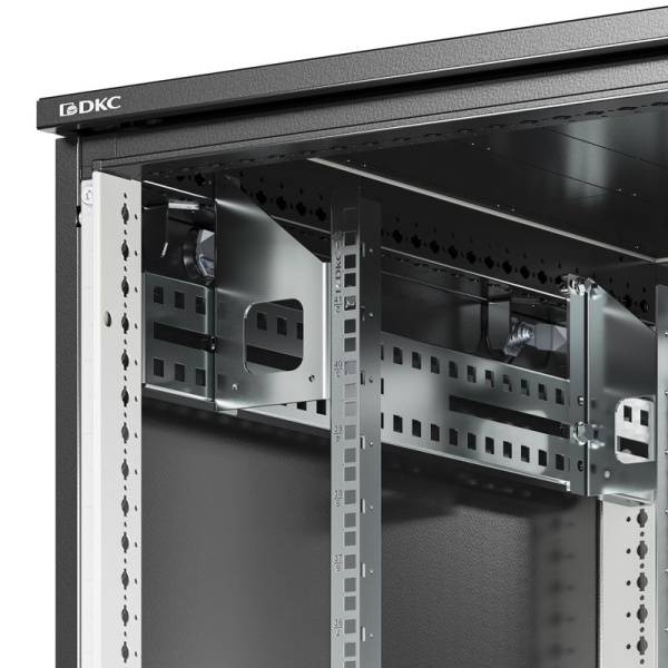 Шкаф напольный IT-CQE-N 19дюйм 42U 800х800мм крыша с вырубкой; дверь стекло и двойн. сплошная метал.; двойн. боков. панели; разобран. RAL9005 черн. DKC R5ITN42808FG1M2SB