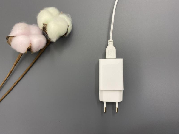 Светильник светодиодный TLD-572 White/LED/500Lm/4500K/Dimmer настольный на струбцине 7Вт сенс. выкл. диммер. бел. Uniel UL-00008663