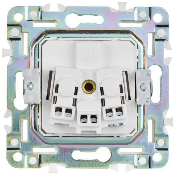 Розетка SKANDY 16А с заземл. защ. шторки SK-R04S серебр. IEK SK-R14-16-K23