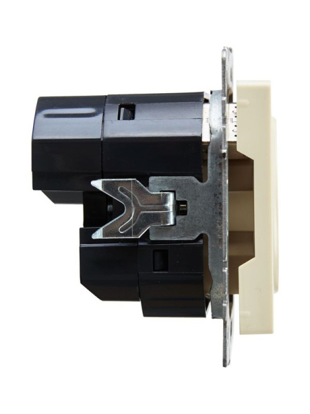 Розетка BRITE РЮш10-2-БрКр 16А с USB A+A 3.1А с заземл. защ. шторки механизм беж. IEK BR-R14-16-U21-D31-K10