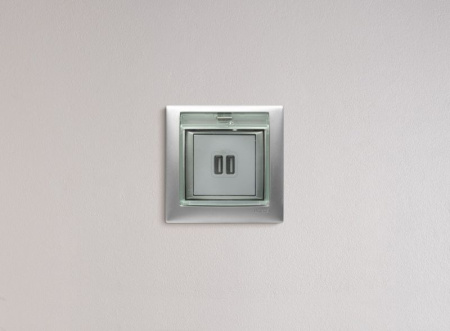 Розетка USB 2-м СП Valena алюм. IEK 770270