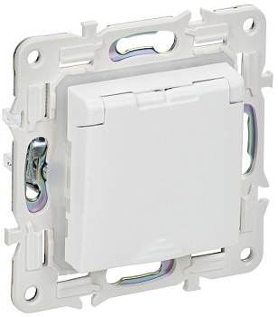Розетка 1-м SKANDY 16А IP44 с заземл. защ. шторки с крышкой SK-R11W арктич. бел. IEK SK-R16-16-44-K01