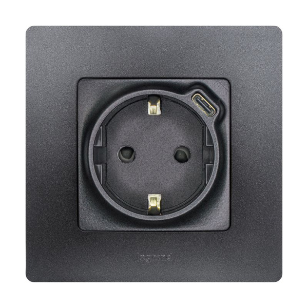 Розетка 1-м СП Etika 16А IP20 250В 1500мА USB C 7.5Вт с заземл. защ. шторки безвинтов. клеммы механизм антрацит IEK 672688