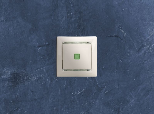 Выключатель 1-кл. СП Valena 10А IP31 250В с зел. индикацией механизм бел. IEK 774410