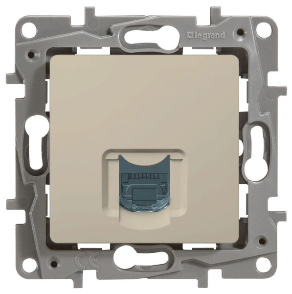 Розетка компьютерная СП Etika RJ45 кат.6 UTP IP20 сл. кость IEK 672353