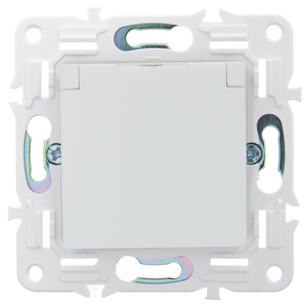 Розетка 1-м SKANDY 16А IP44 с заземл. защ. шторки с крышкой SK-R11W арктич. бел. IEK SK-R16-16-44-K01