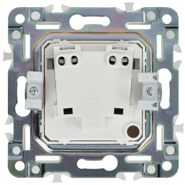 Розетка SKANDY 10А без заземл. защ. шторки SK-R01W арктич. бел. IEK SK-R13-10-K01