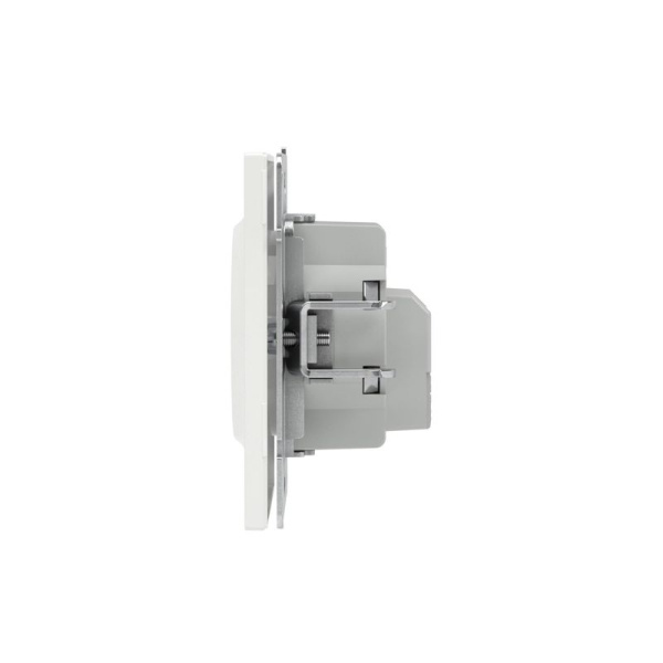 Розетка силовая KANT 2P+E без шторки бел. магнолия DKC 7000033