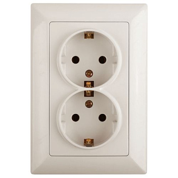 Розетка 2-м СП Solo 4-205-02 16А 250В IP20 2х2P+E Schuko с заземл. слон. кость Intro Б0053675