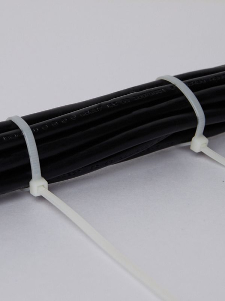 Хомут кабельный 3.6х300 нейл. бел. (уп.50шт) IEK UHH20-D036-300-050