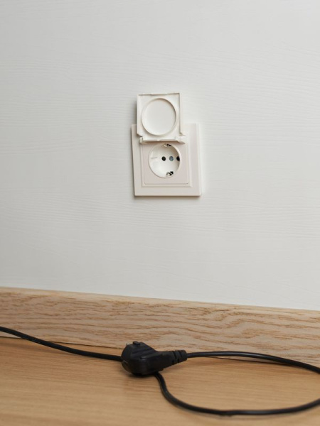 Розетка BRITE РСбш10-3-БрЖ 16А IP20 с заземл. защ. шторки с крышкой механизм жемчуж. IEK BR-R16-16-K36
