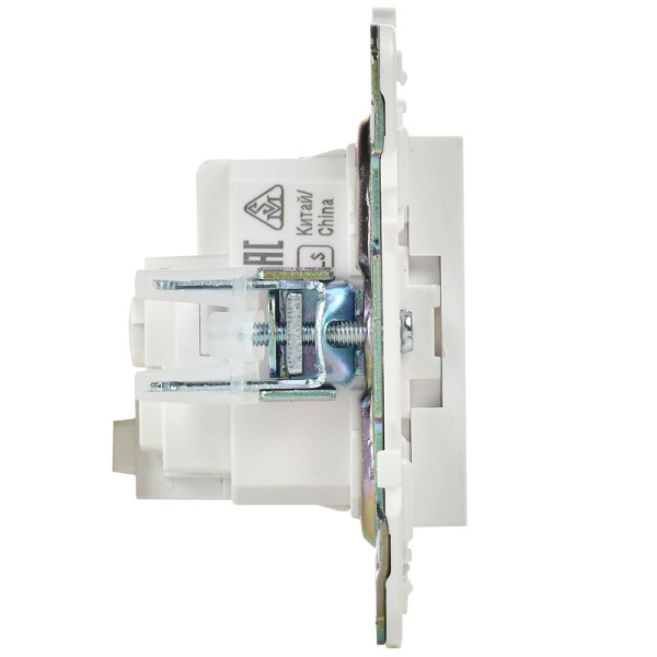 Розетка SKANDY 16А с заземл. без защ. шторок SK-R05W арктич. бел. IEK SK-R11-16-K01