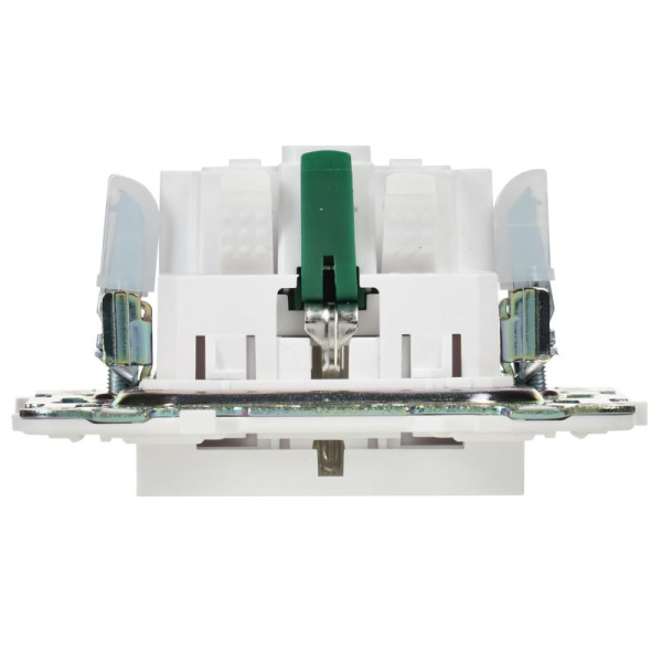 Розетка SKANDY 16А с заземл. защ. шторки SK-R04W арктич. бел. IEK SK-R14-16-K01