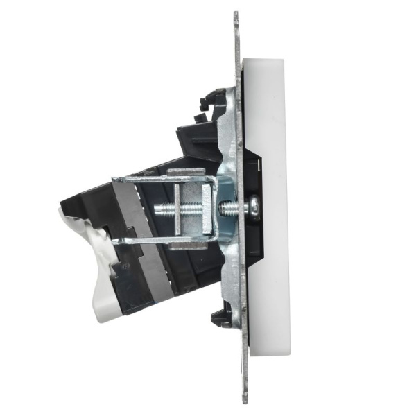 Розетка компьютерная 2-м СП BRITE РК10-2-БрАБ RJ45 кат.5E механизм арктич. бел. IEK BR-K20-1-K91