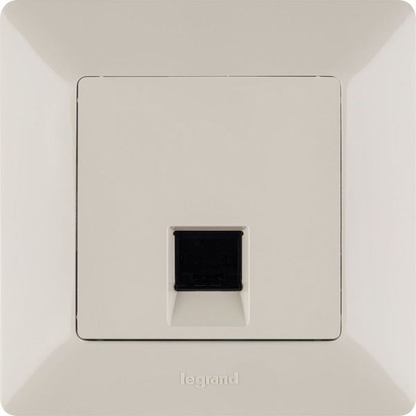 Розетка компьютерная 1-м Valena Life RJ45 кат.5E UTP с лицев. панелью механизм сл. кость Leg 753540