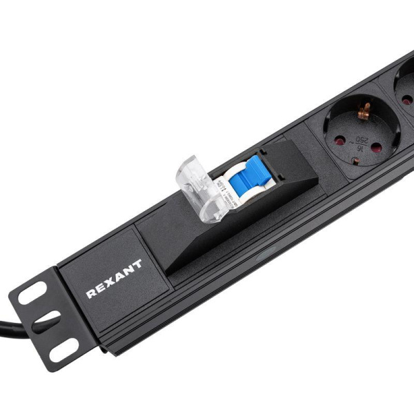 Блок распределения питания PDU 6 розеток СЕЕ 7/4 Schuko 16А автомат защиты вилка СЕЕ 7/7 горизонт. шнур 2м корпус алюм. Rexant 04-0103-1