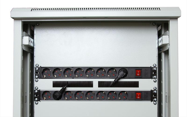 Блок евророзеток C14 PDU-8P-2IEC для 19дюйм шкафов горизонт. 8 розеток 10А выкл. Алюмин. корпус шнур 2м вилка IEC 320 Cabeus 7070c