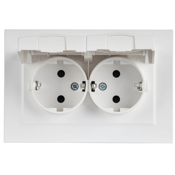 Розетка 2-м СП BRITE РСбш12-3-44-БрАБ 16А IP44 в сборе с крышкой арктич. бел. IEK BR-R26-16-44-K91-F