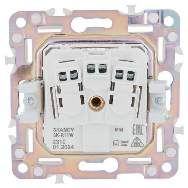 Розетка 1-м SKANDY 16А IP44 с заземл. защ. шторки с крышкой SK-R11W арктич. бел. IEK SK-R16-16-44-K01