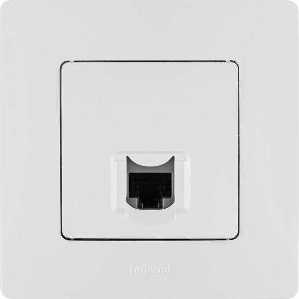 Розетка компьютерная 1-м СП Etika RJ45 кат.5E UTP механизм бел. IEK 672241