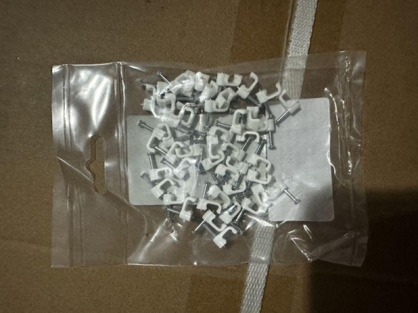 Скоба плоская d6мм V02-6W-2-06-050 пластик. (уп.50шт) Volsten 9558