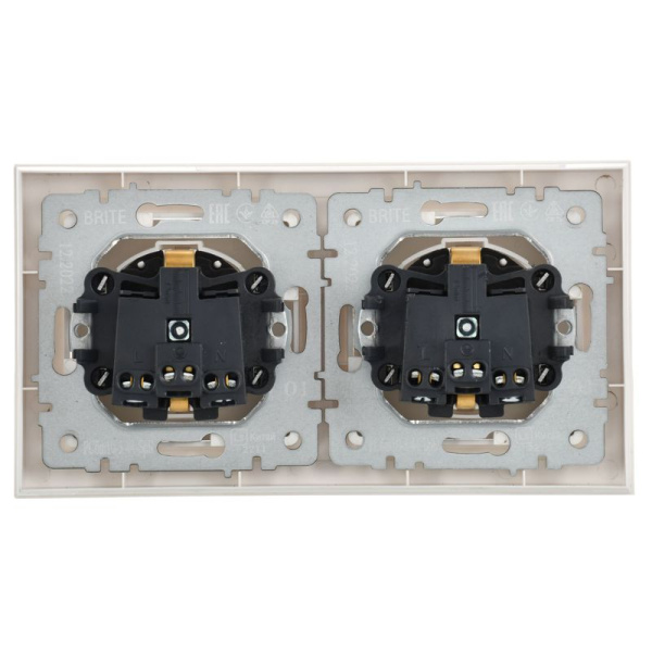 Розетка с крышкой Brite 16А IP44 РСбш10-3-44-БрБ механизм бел. в сб 2шт IEK BR-R16-16-44-2-K01-F-PRO