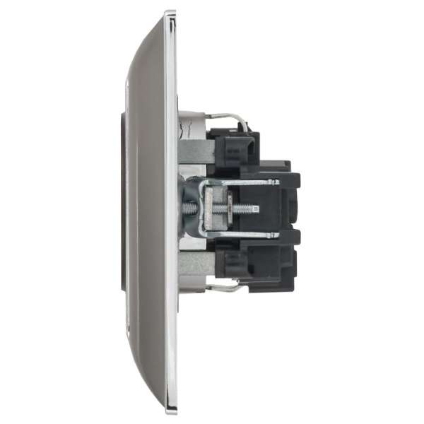 Розетка 1-м СП BRITE РСР14-1-0-БрГН 16А IP20 с заземл. защ. шторки в сборе метал. хром/никель IEK BR-R14-16-M-K23-F