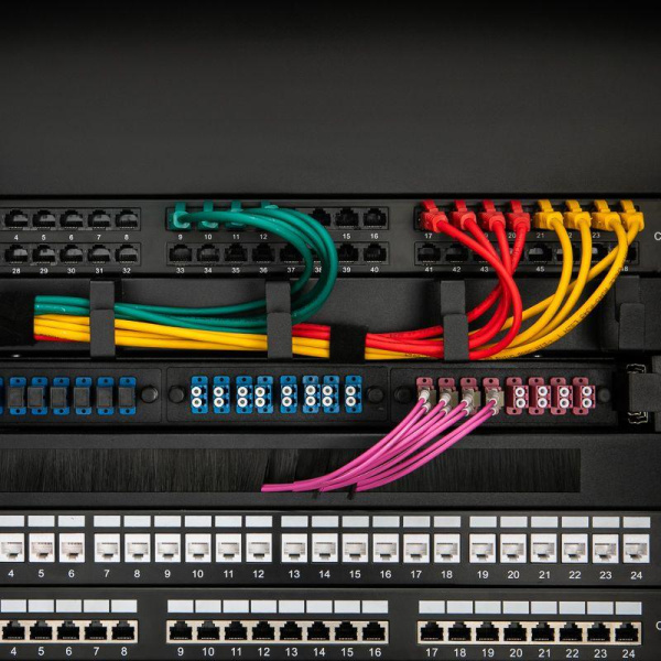 Шкаф телекоммуникационный настенный 19дюйм 12U 600х600х635 дверь стекло стенка задняя боковые съемные стенки разборный черн. RAL9005 Rexant 04-1266-112