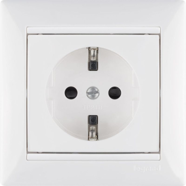 Розетка 1-м СП Valena 16А IP21 230/250В 2P+E с заземл. защ. шторки на винтах механизм бел. IEK 774421